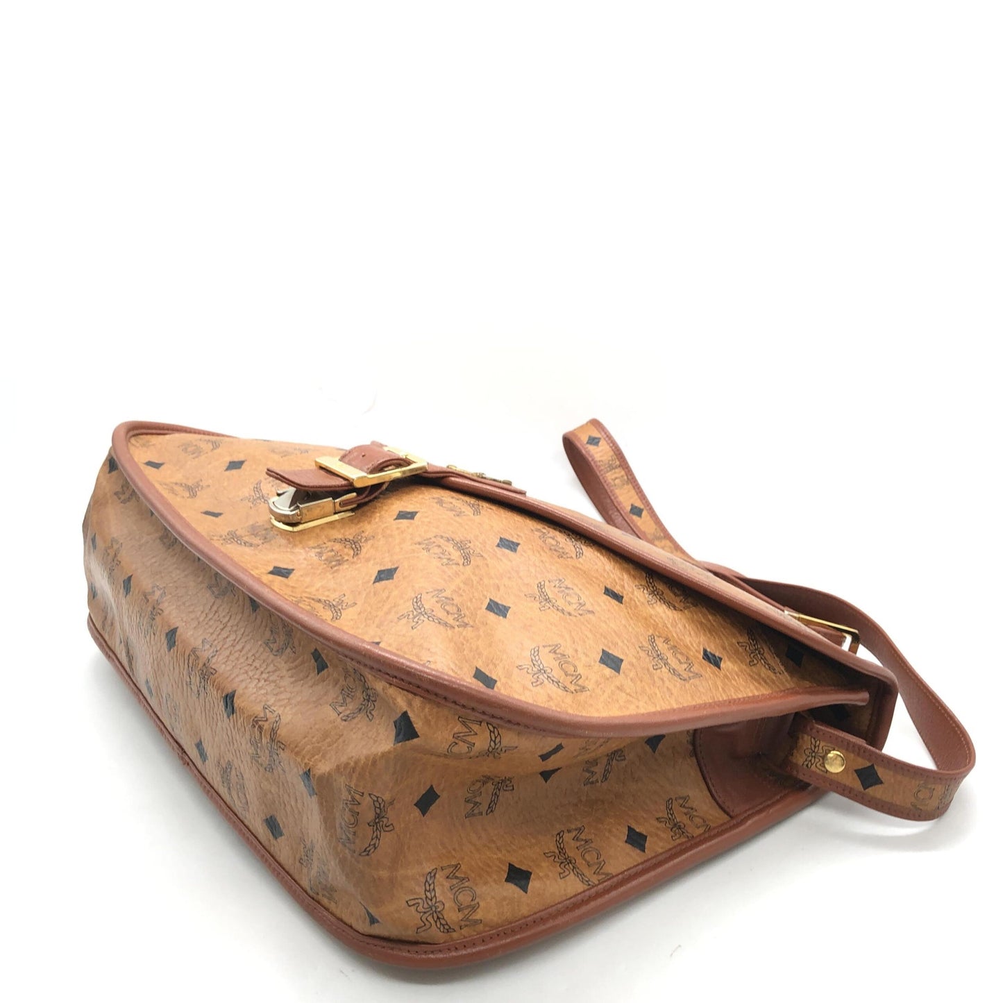 Vesutos Leather Messenger Bag