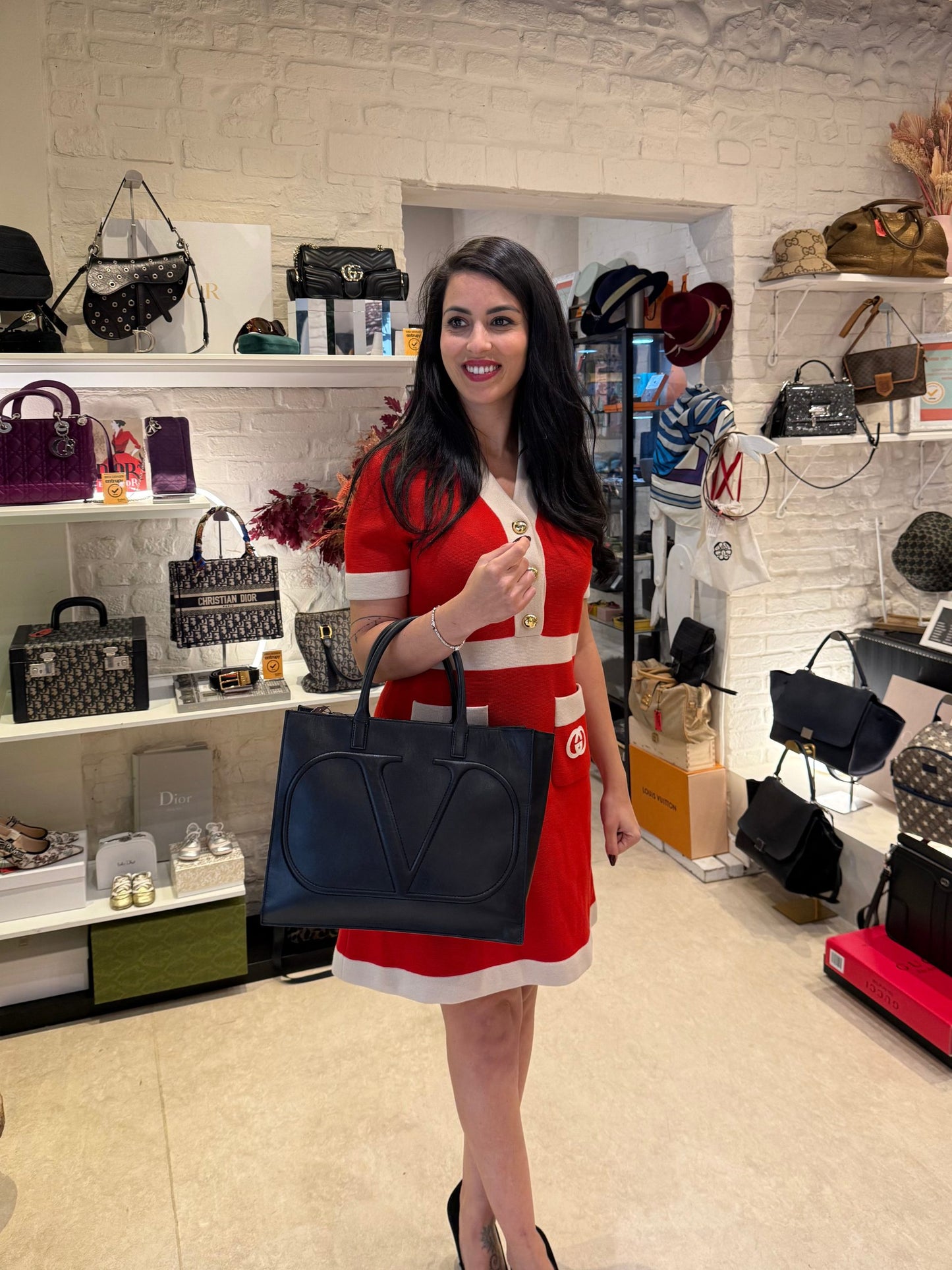 VALENTINO GARAVANI SHOPPING VLOGO Black Handbag